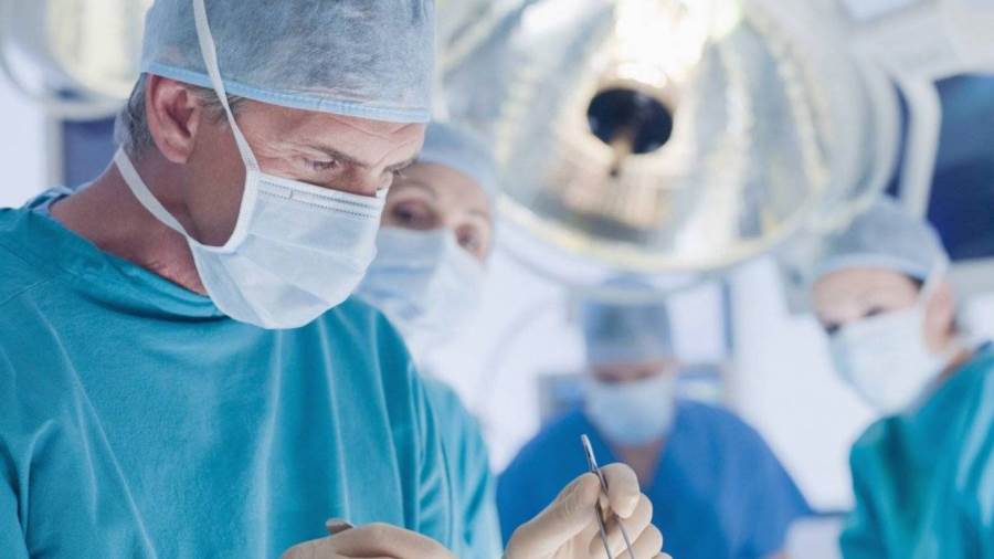 عملية زرع يدين نادرة أنجزها فريق مؤلف من 40 جراحا