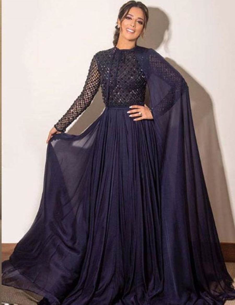 عندما يهل موسم الاحتفالات .. يتألق ثوب السهرة