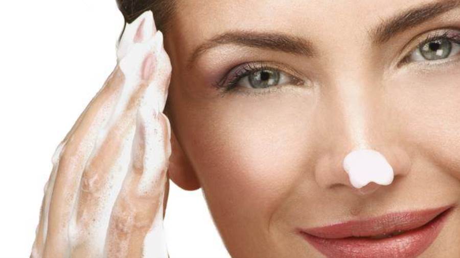 يجب التعامل مع البشرة الحساسة بكل حرص