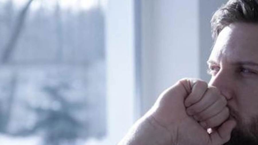 إذا كان يقضم أظافره فيدل هذا السلوك علي شعوره بالعصبية عدم الأمان