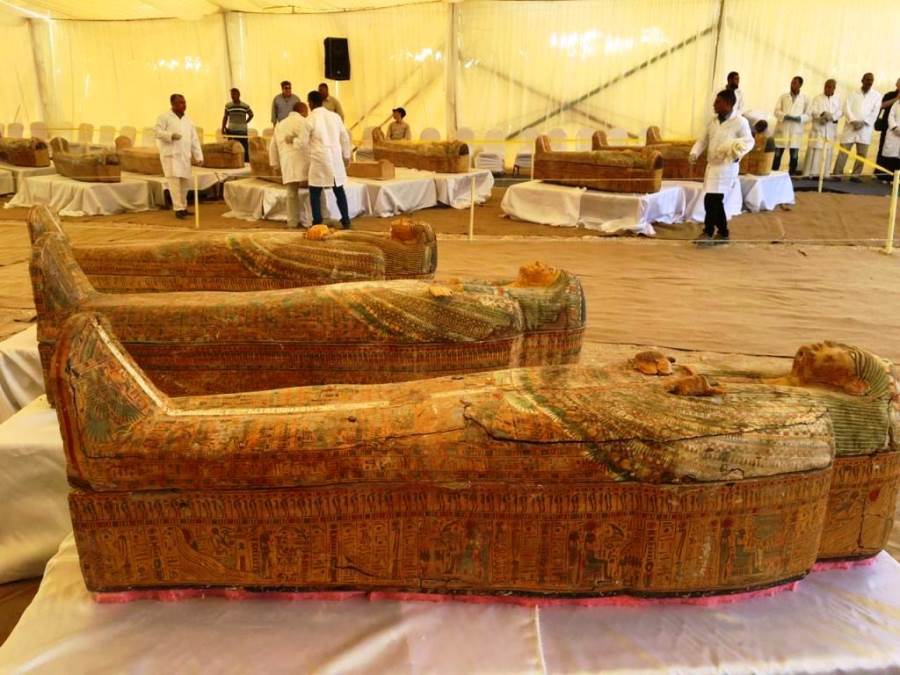 أمريكي يصنع تابوتا فرعونيا ليدفن فيه لعشقه بالحضارة المصرية