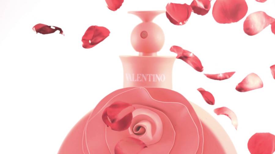 فالنتينا عطر جميل مشع بالسحر والمفاتن