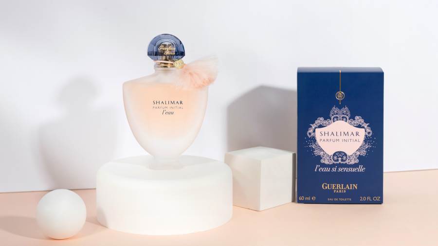 لتركيبة تضيف تلذذ البرغموت والبرتقال وتتمتع الزهور الروز والياسمين باحتضان خشب الباتشولي والـ vetiver