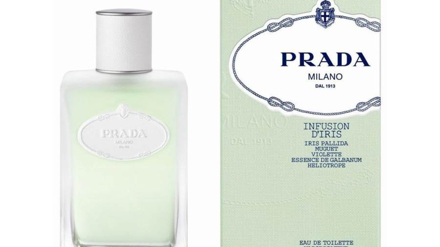 تم اختيار نسمات هذا العطر بعناية نادرة وجودة عالية لتكون مزيجا عطريا مغريا يناسب كل امرأة