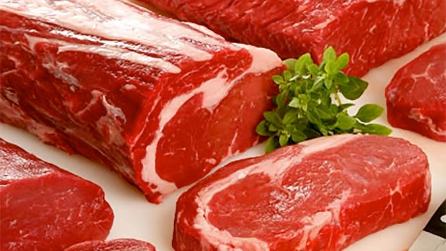 تتسبب اللحوم الحمراء والدهون في إصابة الإنسان بعدد كبير من الأمراض الخطيرة من أهمها النوبات القلبية والتاجية وإلحاق أضرار بشرايين وأوردة الجسم