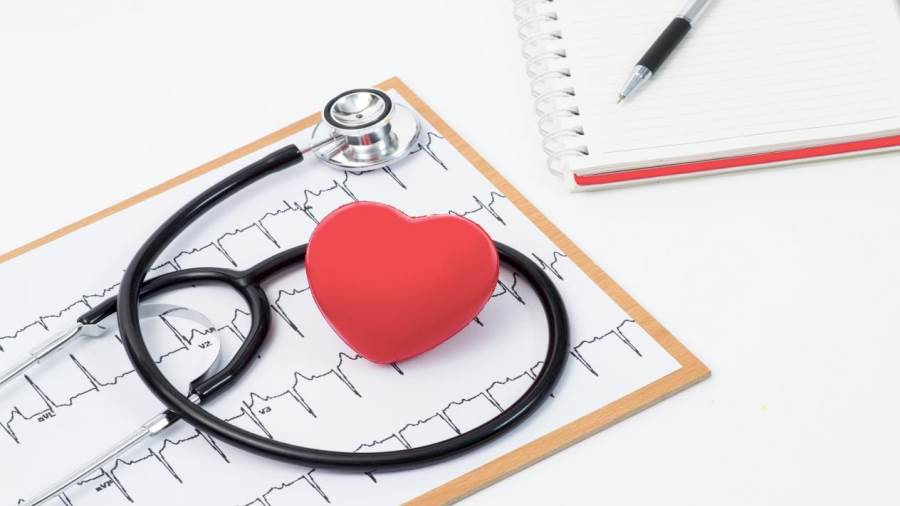 تمت مضاعفة الخلايا الجذعية المأخوذة من نسيج من الأذين الأيمن للقلب في المختبر ثم تم حقنها في جزء تالف من عضلة القلب. وبعد عام واحد، أصبح الجزء التالف أصغر من ذي قبل