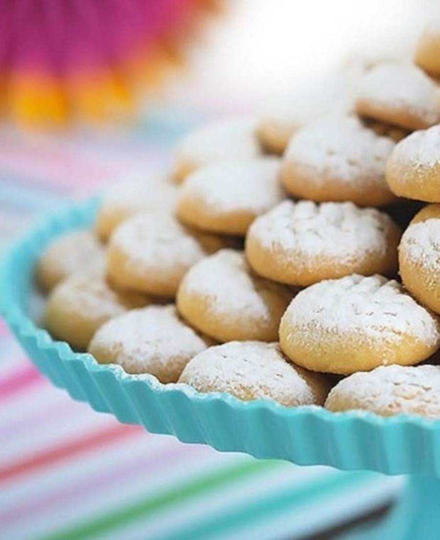 عيد الفطر في بعض الدول .. كعك وعيدية .. ودموع ومطاردة للجن!!