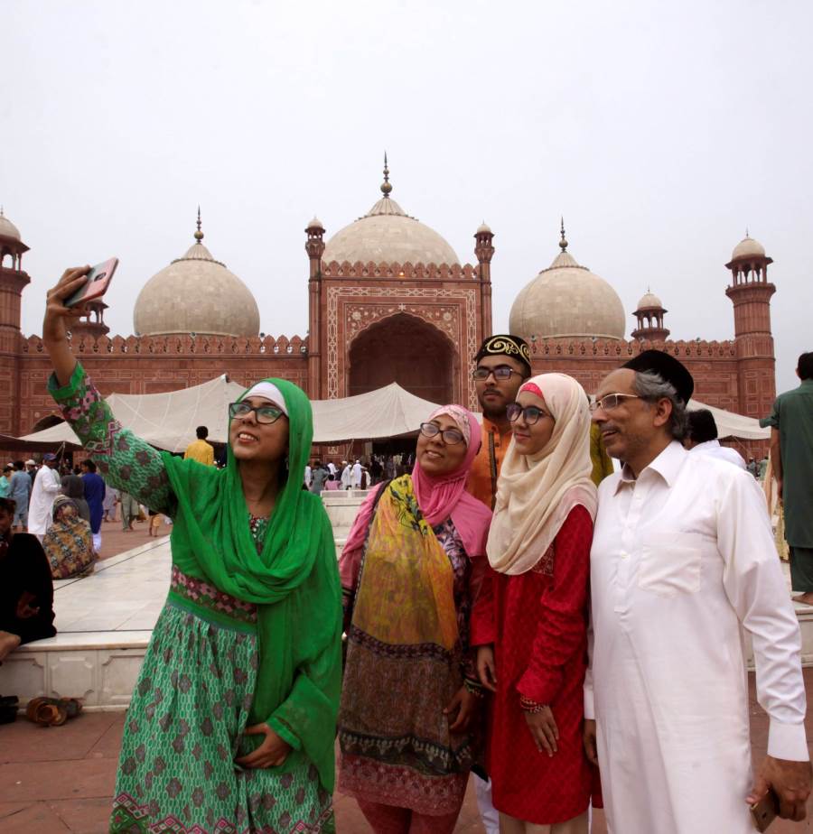 كيف أصبح الحجاب الإسلامي جزءا مهما في عالم الأزياء الهندي؟