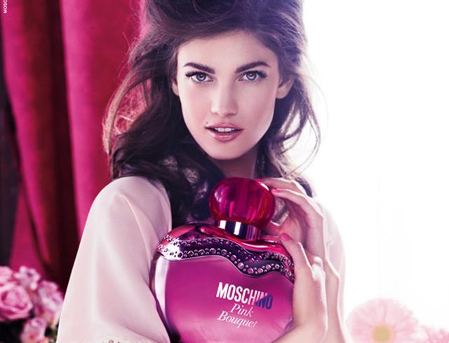 اعلان عطر Moschino Pink Bouquet الجديد