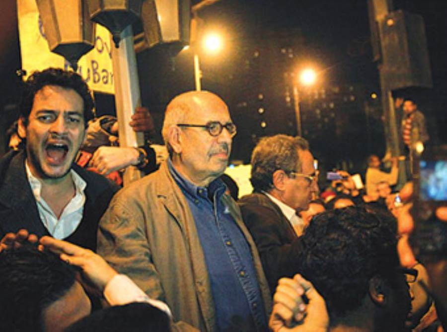 خالد أبوالنجا: لن نترك ميدان التحرير