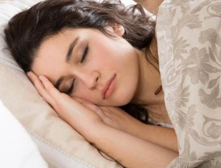 طبيب نفسي : اضطرابات نفسية وراء الحديث أثناء النوم