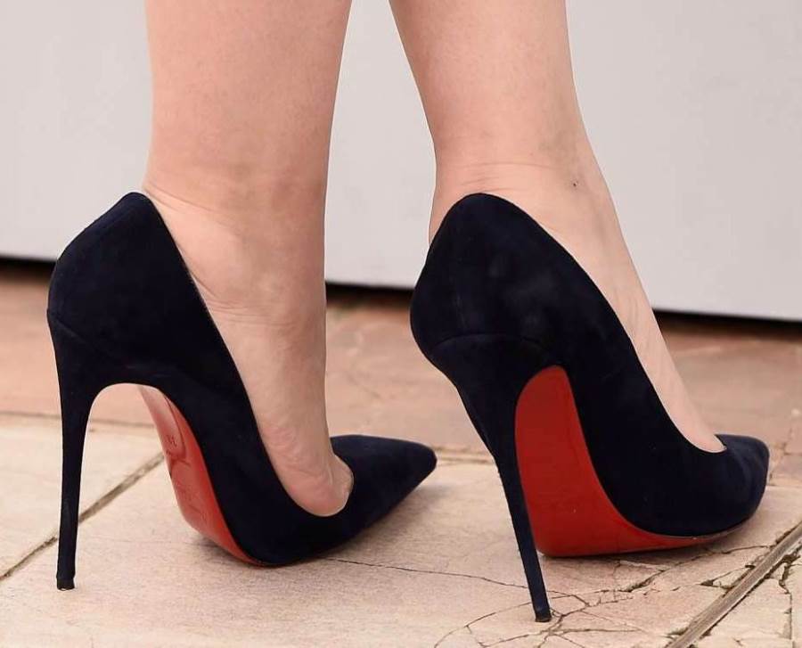 كيف تسيرين بشكل مريح وأنت ترتدين الكعب العالي؟  