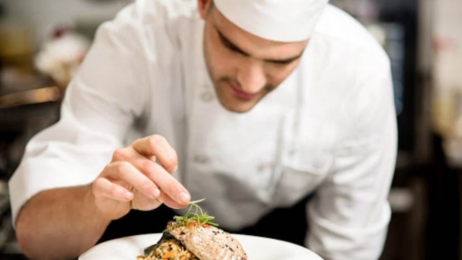 مكان جديد لبقايا الطعام على المائدة