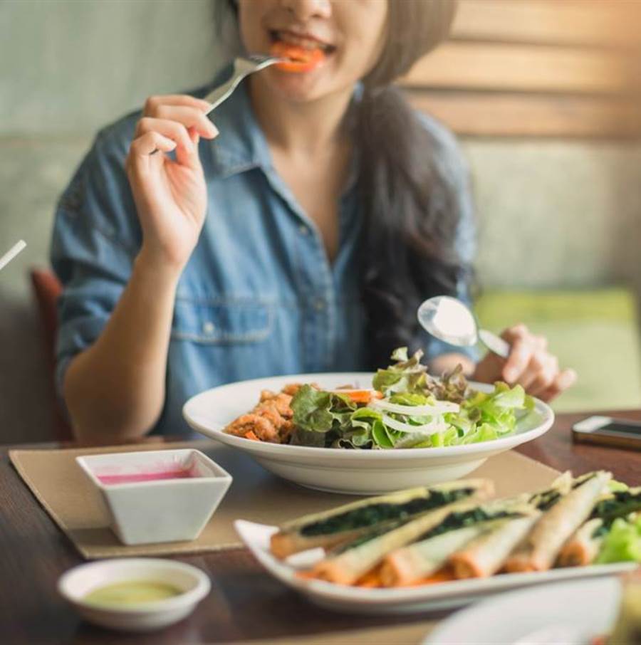 40% نسبة الزيادة فى كميات الأكل عند تغير الحالة المزاجية للأسوأ