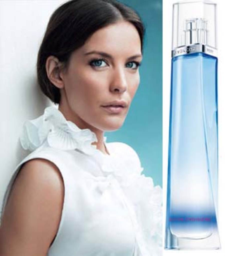 استمتعي بسحر لا يقاوم مع عطر  Very Irresistible Givenchy Edition Croisiere