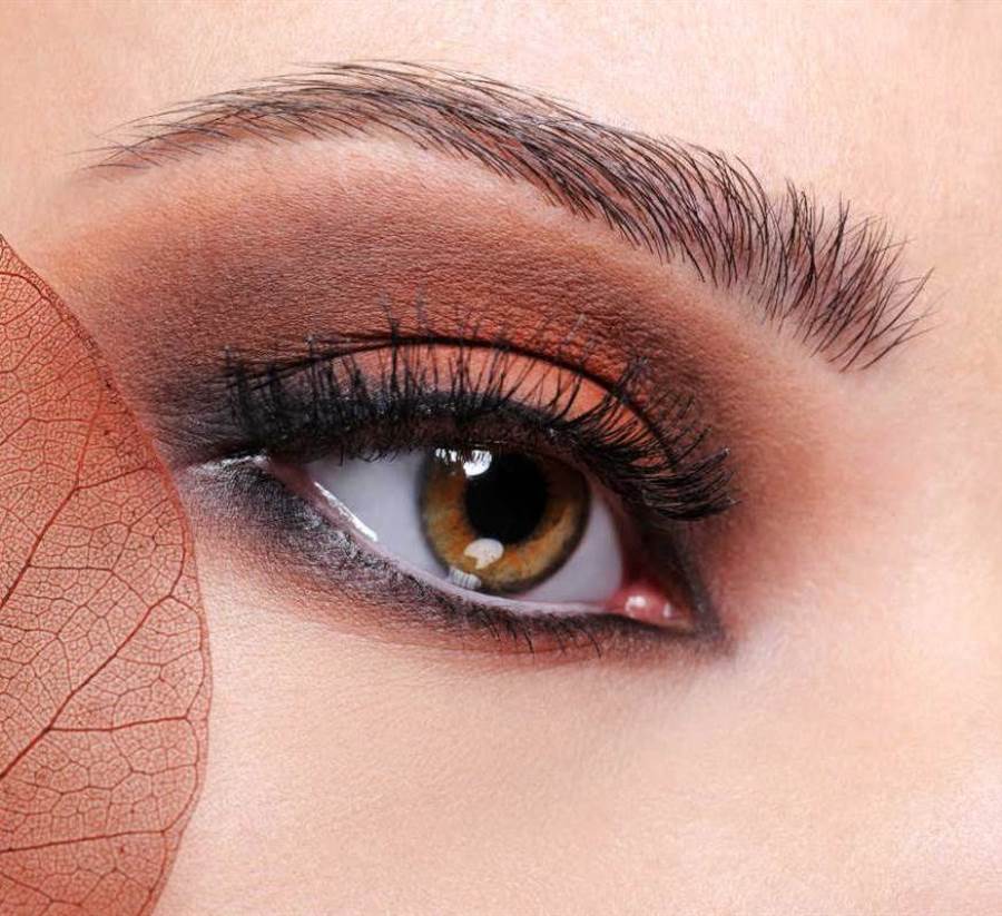 ظلال العيون الأزرق لـ "لوك" أكثر جاذبية‏