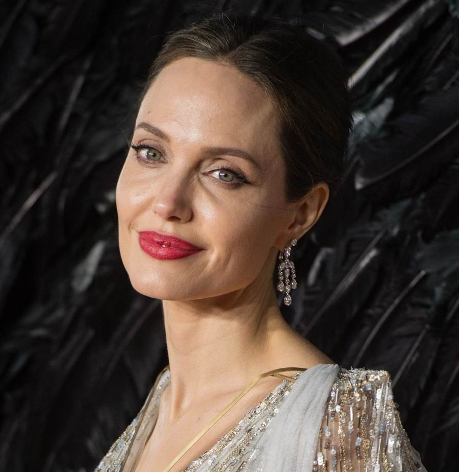 ماذا تعرفين عن طفرة BRCA التي أصابت أنجلينا جولي؟