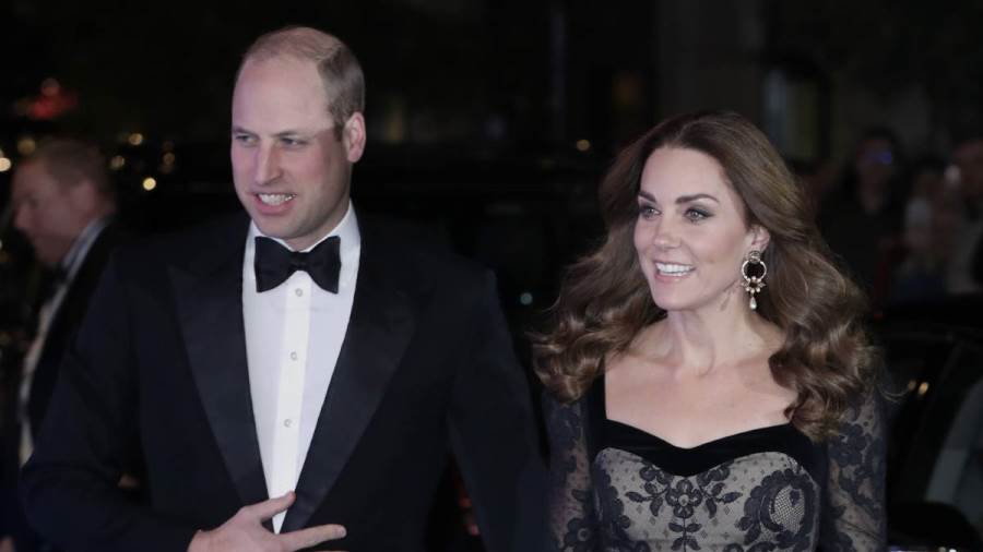 تهان من جميع أنحاء العالم بعد ولادة نجل الأمير ويليام منها شلالات نياجرا وبرج سي إن في كندا بالأزرق .. ونيوزيلندا أضاءت 37 من المعالم الرئيسية