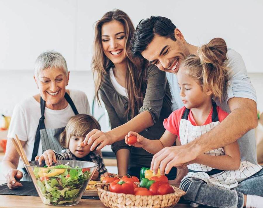 كيفية الحفاظ على تواصل الأسرة في حالة سفر الوالدين