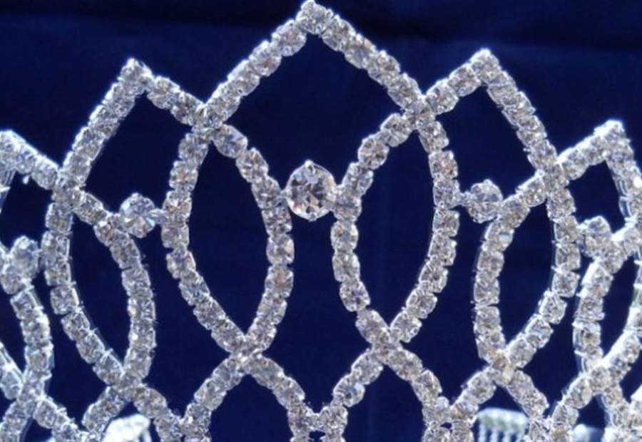 أول أميركية من أصول هندية تفوز بلقب ملكة جمال أميركا