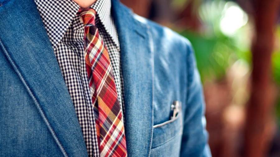 بعد أن فككها المصممون من مبالغاتها وإيحاءاتها القديمة