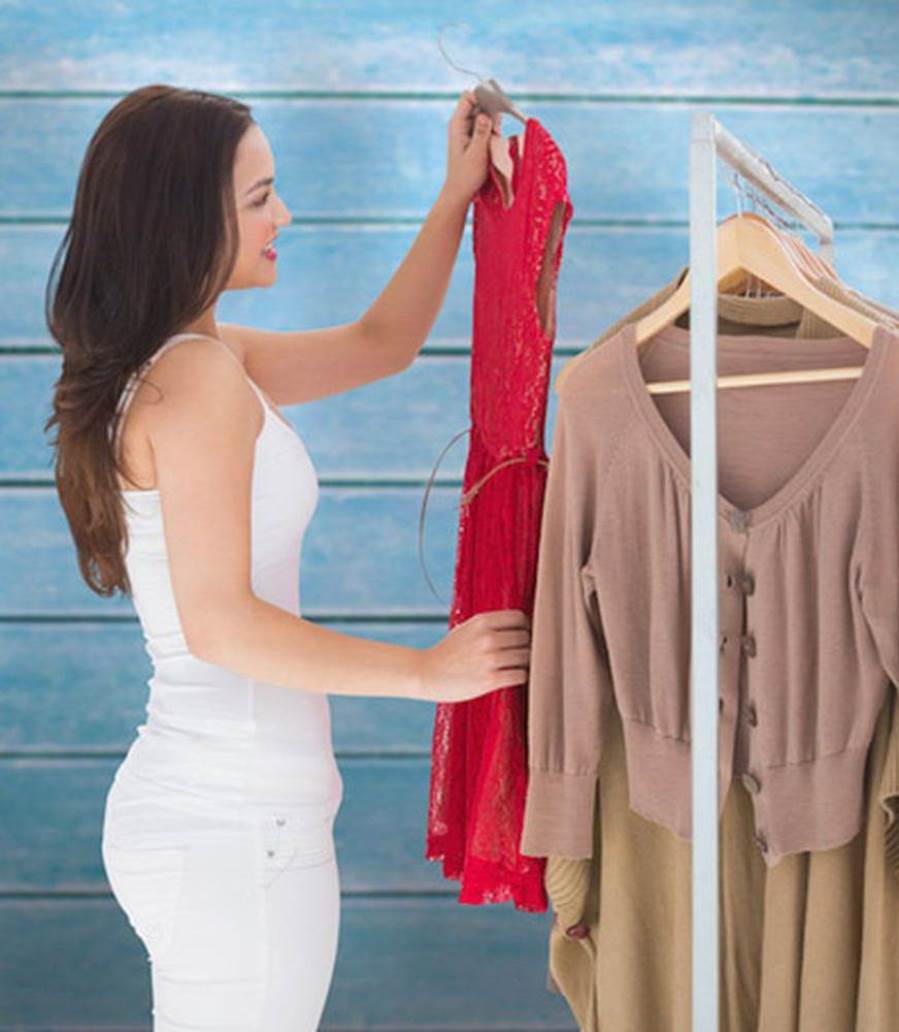 أيهما أفضل .. لبس الملابس فاتحة اللون كالأبيض للوقاية من أشعة الشمس على الجلد والجسم، أم لبس الملابس الداكنة اللون؟