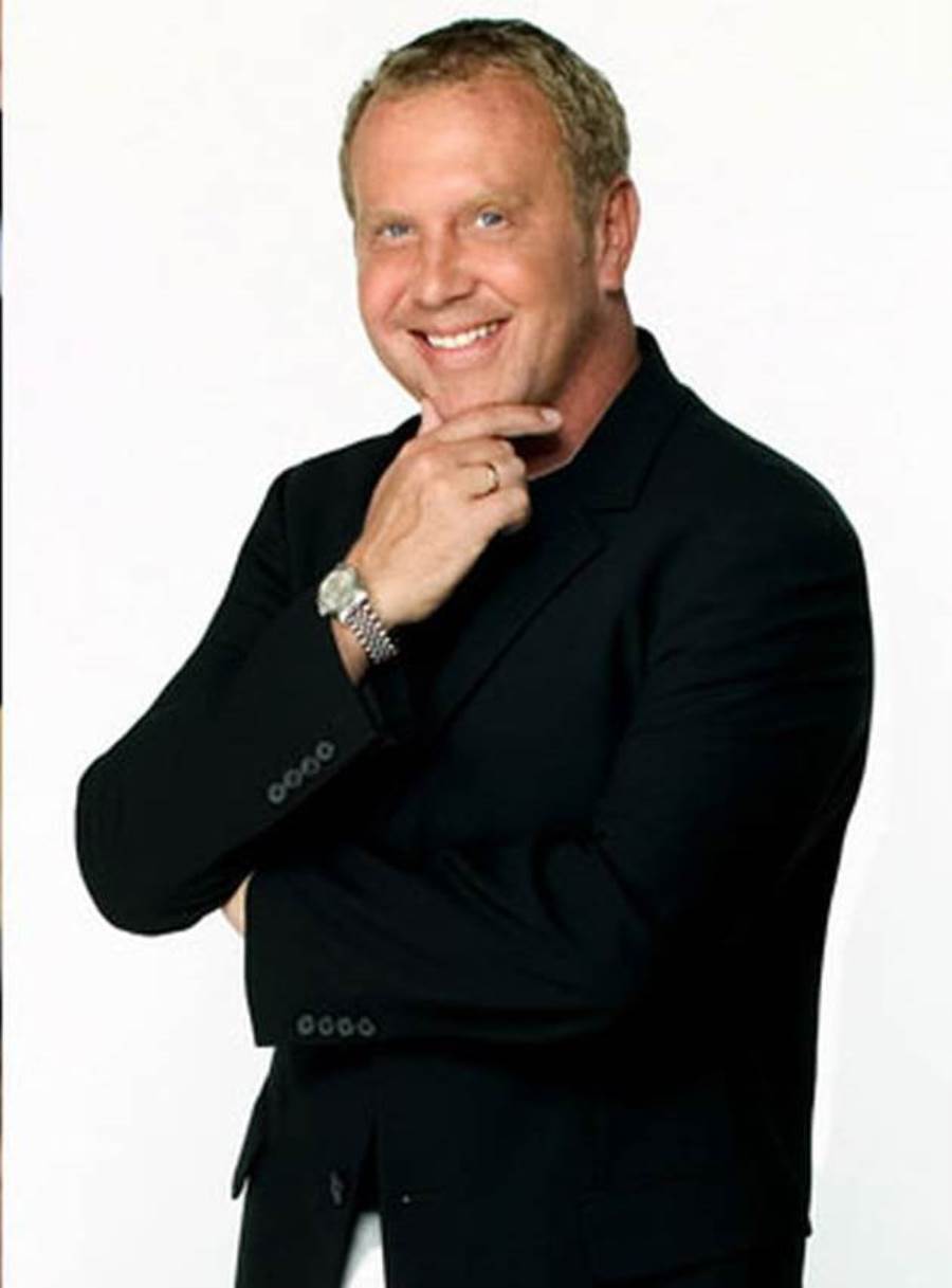 روبرتو كافالي يفتح النار على مايكل كورس ويتهمه بتقليد تصاميمه