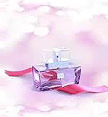 أزيحي الستار عن جاذبيتك مع عطر Unveiled الذي يقدمه لك Red Pearl