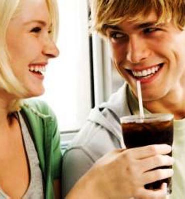  كيف تحمي بياض أسنانك من المشروبات الرمضانية ذات الألوان الداكنة؟