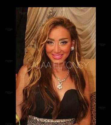شاهد ريهام سعيد تحتفل بخطوبتها بفستان أسود!