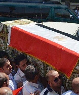  بالصور.. تشييع جثمان أحمد رجب من "عمر مكرم"