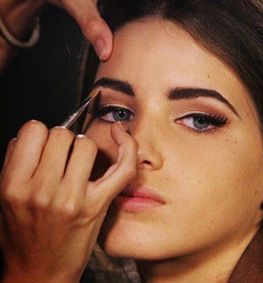 تعرفي علي أفضل الطرق لزيادة نمو شعر الحاجبين بشكل سريع