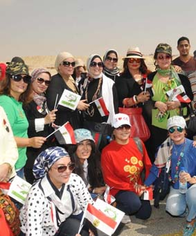 سيدات المجتمع فى زيارة لمحور قناة السويس
