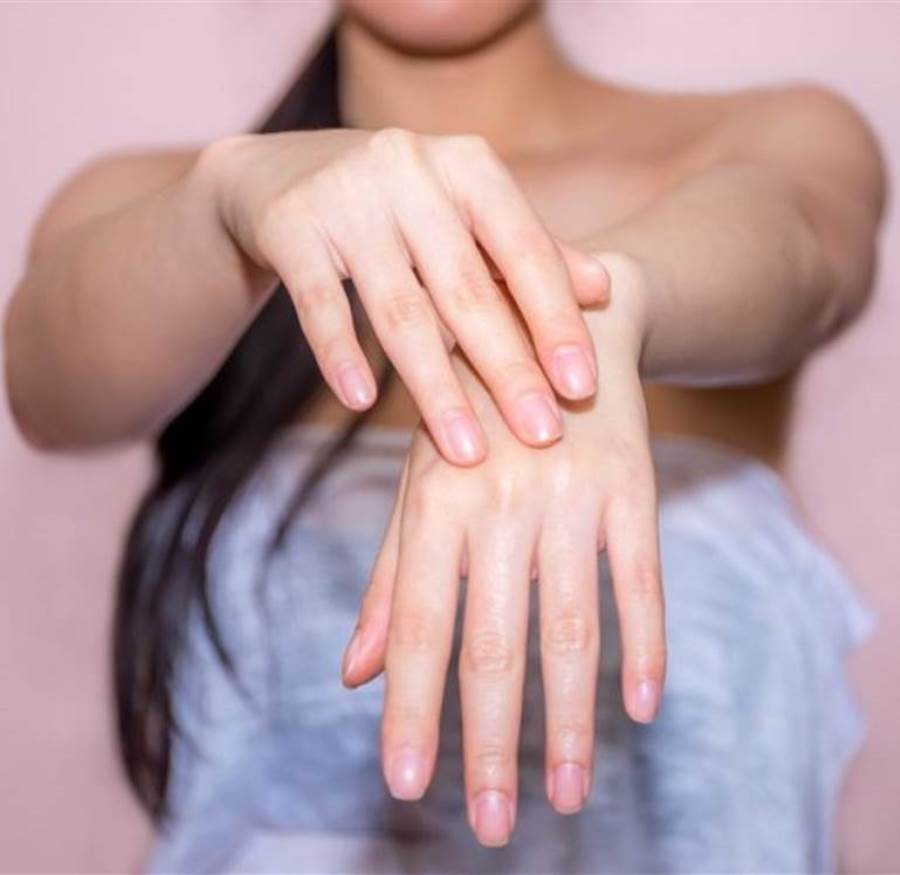 انا عندي حبوب فى جسمى وأريد لها علاج ليصبح جسمى املس