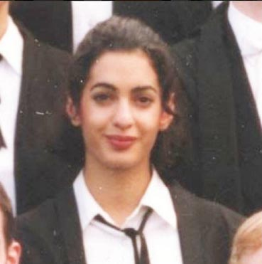 شاهدي صورة أمل علم الدين في سن الـ18