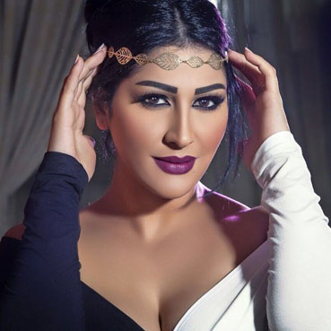 بالصور .. جمال وأناقة زوجة صابر الرباعي