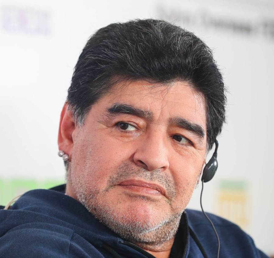 كم أنفق مارادونا على صديقته في عيد الحب؟