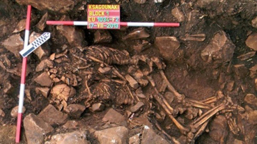 الكشف عن رفات عاشقين يونانيين في وضعية الحب منذ 6 آلاف عام