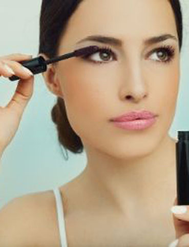5 حيل في الماكياج لتثبيت الماسكارا