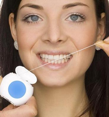  فوائد استخدام خيوط الأسنان 