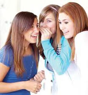  ثرثرة النساء في العمل .. مشاكل كثيرة دعونا نتعرف عليها