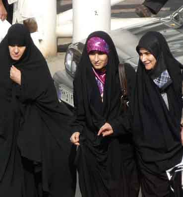  260 دولارا غرامة إرتداء الحجاب "بشكل سيء" بإيران 