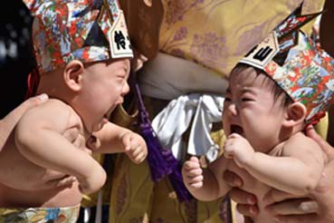  بالصور .. أنطلاق مسابقة " صراخ الأطفال" بطوكيو 