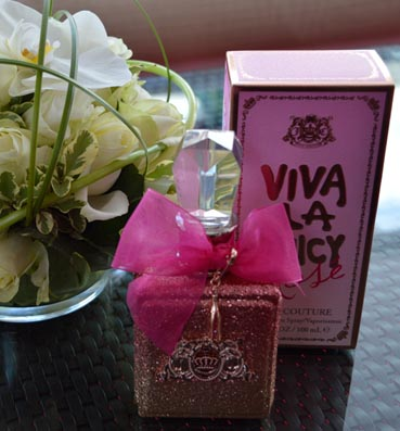  عطر يجعلك كالزهرة في البستان Viva La Juicy Rose