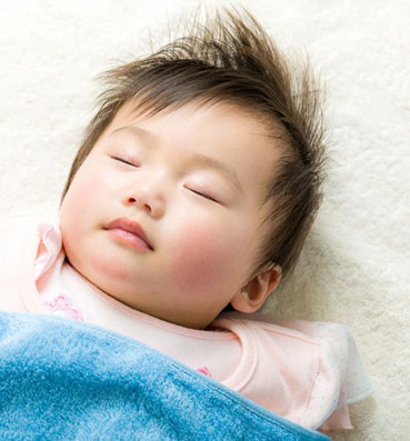 كيف تخلصي طفلك من كوابيس النوم المفزعة