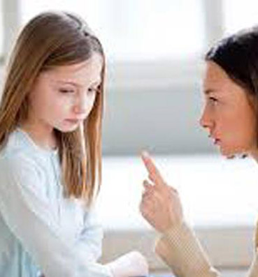 كيف تتعاملين مع أسئلة ابنك المراهق المحرجة؟