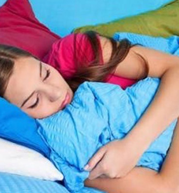 أوضاع النوم المريحة لتسكين آلام الظهر