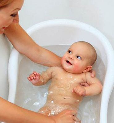 كم مرة يجب أن يستحم طفلك حديث الولادة ؟