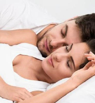 طريقة نوم الزوجين تكشف عن شكل العلاقة الزوجية