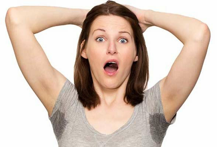 حيلة غريبة لمعالجة رائحة العرق تحت الإبطين